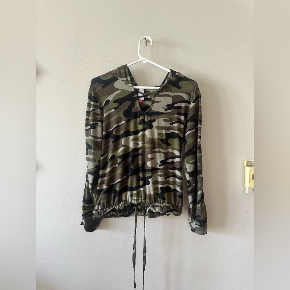 Women’s camo drawstring bottom camo hoodie pullover junior large 11-13